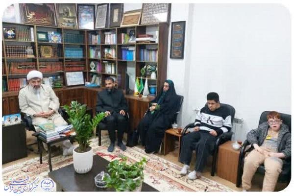 تجلیل از توانایی‌های نامحدود؛ دیدار صمیمانه هنرمندان کم‌توان بابلسر با امام‌جمعه به مناسبت روز جهانی معلولان