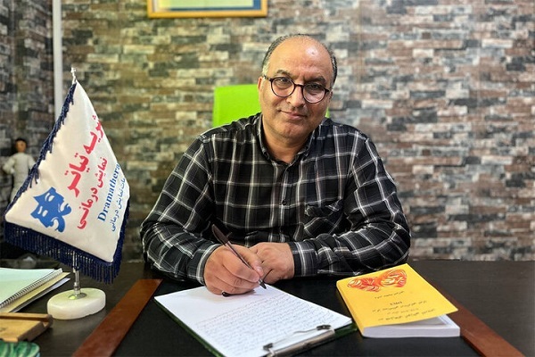 هنوز آماده نیست///جهت انتشار برای پنجشنبه یا جمعه با تایید خانم بختیاری////یک قرن «پاراتئاتر» در ایران؛ هنری که معنای «بودن» را برای معلولان هجی میکند هنوز آماده نیست///جهت انتشار برای پنجشنبه یا جمعه با تایید خانم بختیاری////یک قرن «پاراتئاتر» در ایران؛ هنری که معنای «بودن» را برای معلولان هجی میکند