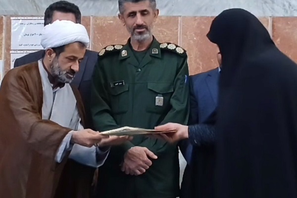آیین  تجلیل از مادران و همسران شهدای ورزشکار در نور با سخنرانی امام‌جمعه شهرستان برگزار شد