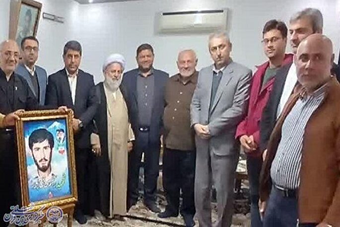 دیدار مسئولان بابلسر با خانواده شهید رحیم حاجی‌پور