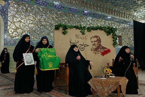 همسر شهید حاج‌ رمضان خادم افتخاری حرم بانوی کرامت شد