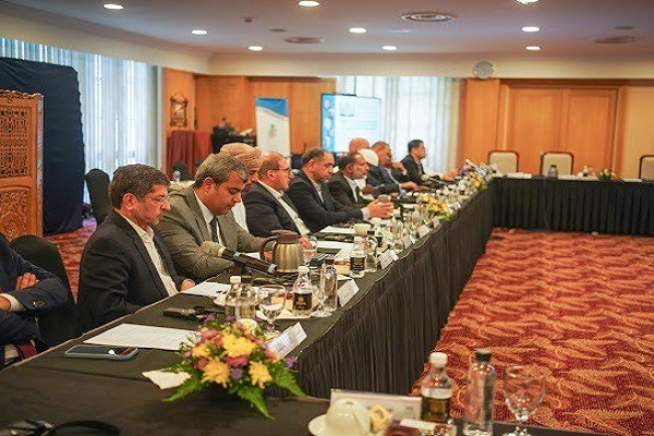 با مهاتیر؛ در یکصدسالگی او با مهاتیر؛ در یکصدسالگی او