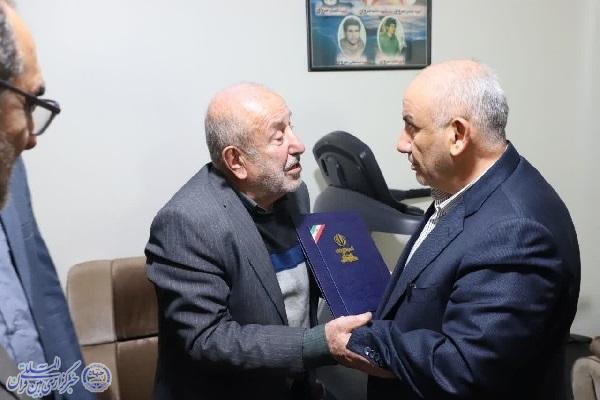 تجلیل استاندار مازندران از مادر شهیدان سروی در سالروز وفات حضرت ام‌البنین(س)