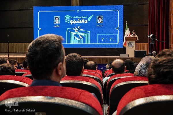 نسل چهارم دانشجوی تراز انقلاب اسلامی و پرهیز از سیاست‌زدگی و سیاست‌گریزی +صوت