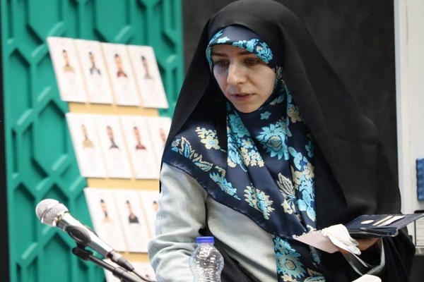 نسل چهارم دانشجوی تراز انقلاب اسلامی و پرهیز از سیاست‌زدگی و سیاست‌گریزی +صوت