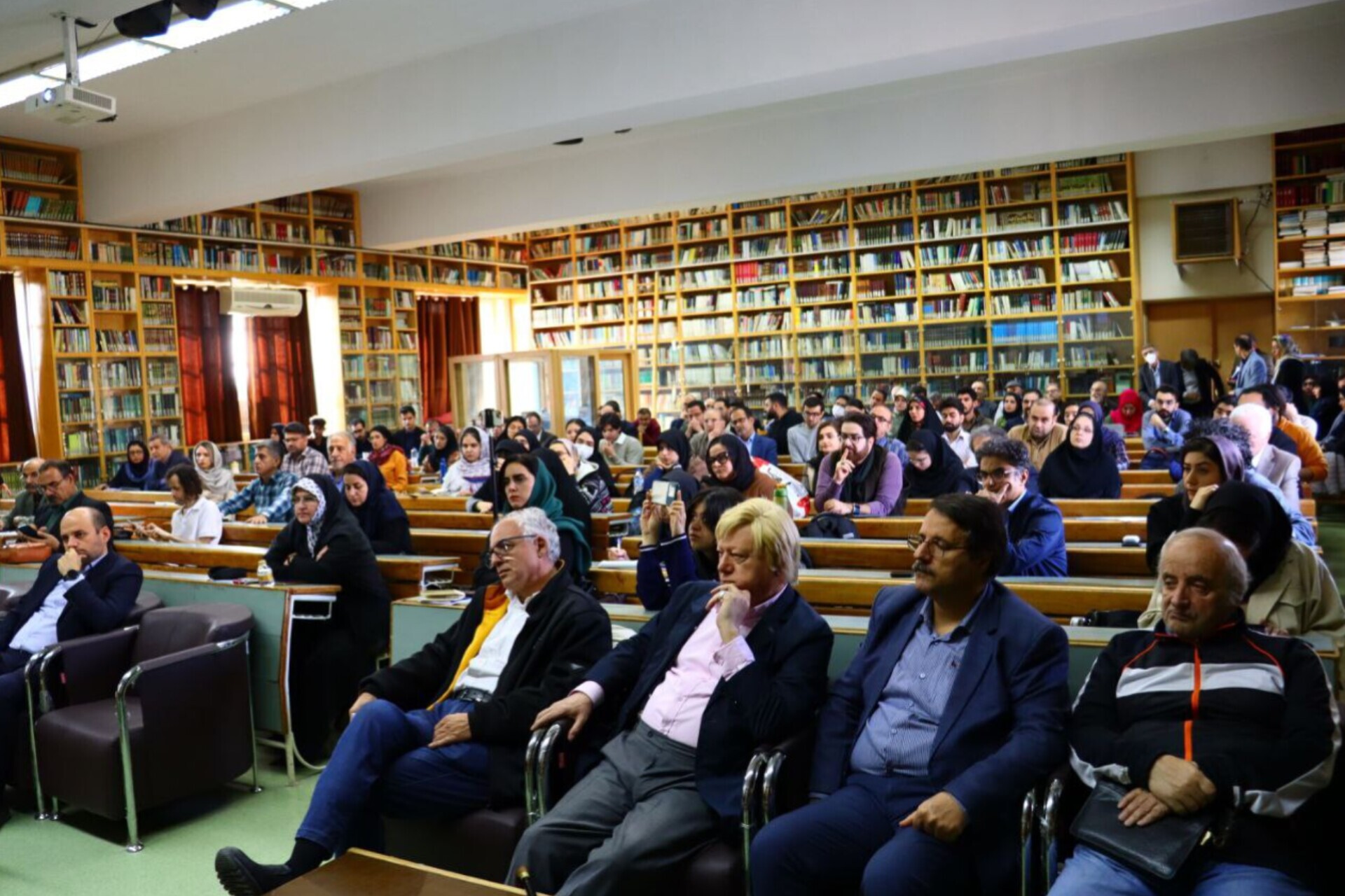 روایت یک تجربه دانشجویی؛ انجمنها چگونه میتوانند محملی برای اندیشه ورزی باشند روایت یک تجربه دانشجویی؛ انجمنها چگونه میتوانند محملی برای اندیشه ورزی باشند