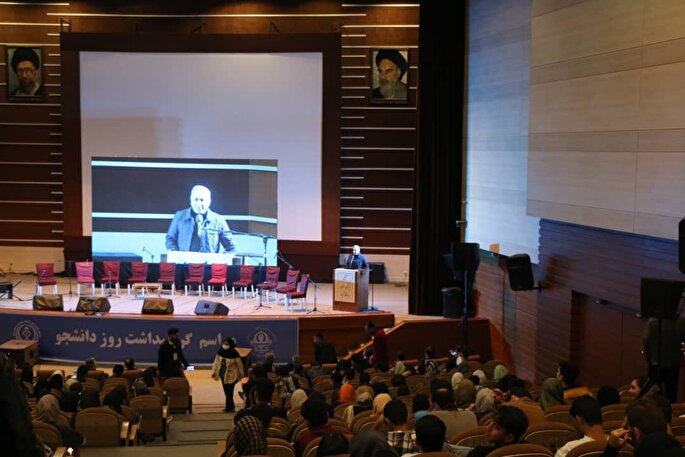 دانشگاه باید محل شکل‌گیری جریان‌های فکری در بستر نظام باشد