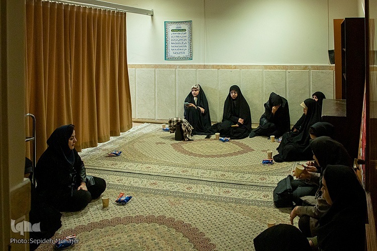 جلسه «حضرت زهرا(س) در آیینه وحی» که در سازمان جهاد دانشگاهی خراسان رضوی برگزار شد