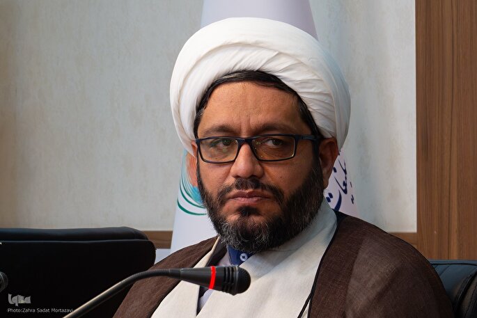 ستایش مادر حرکت در مسیر ایمان و اخلاق است