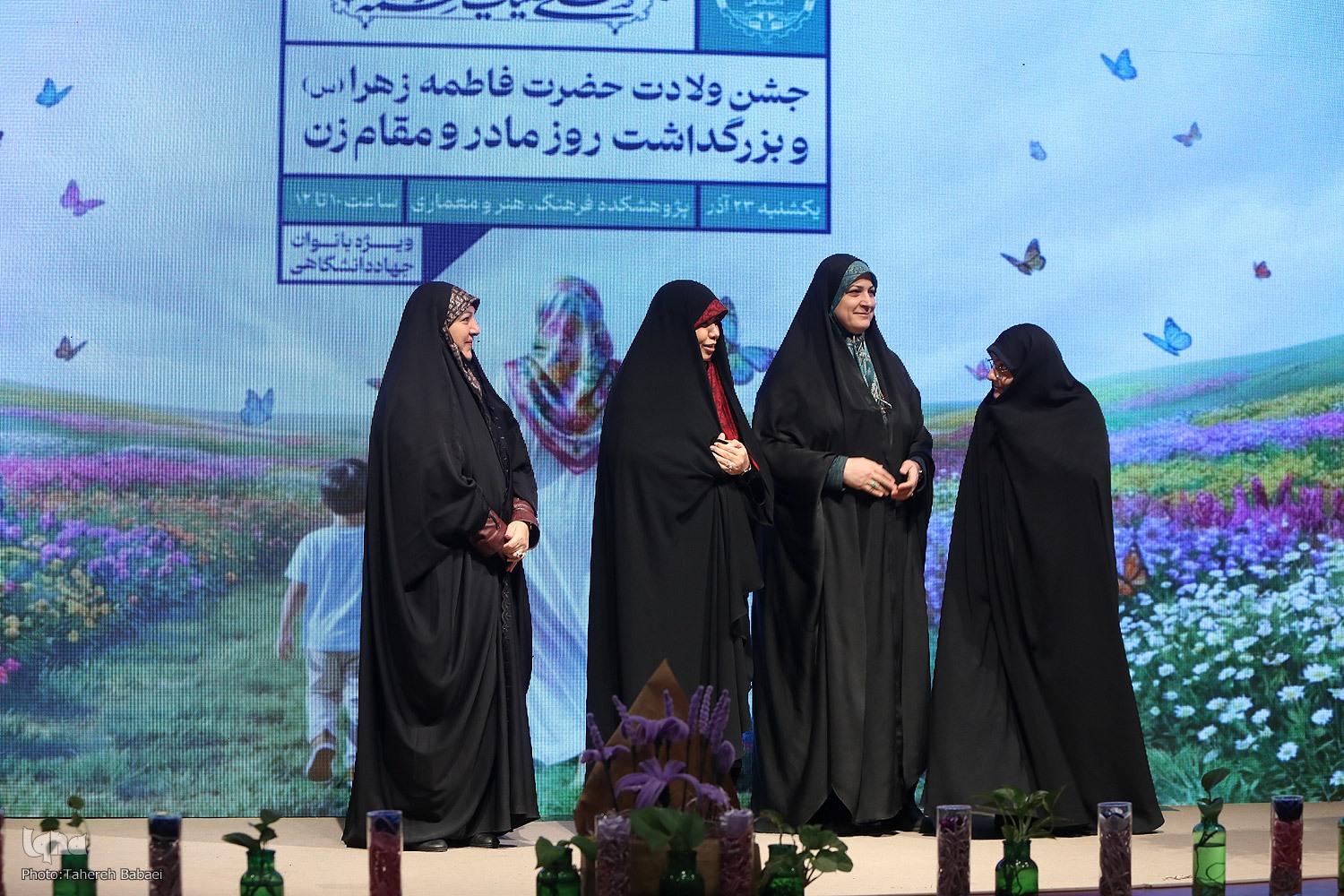 بانوان در جهاددانشگاهی تربیت‌گر، پژوهشگر، همکار و الهام بخش هستند