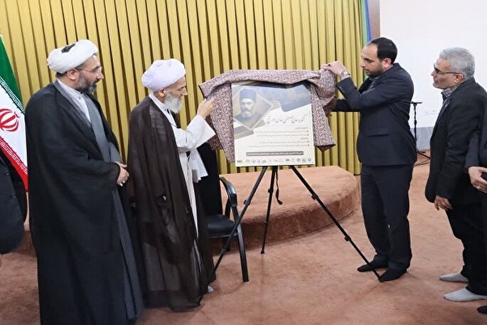 لزوم معرفی شخصیت‌هایی که در برابر جریان‌های انحرافی ایستادگی کرده‌اند