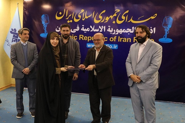 ارسالی//// رونمایی از نسخه صوتی دو کتاب تقریظ شده توسط رهبر معظم انقلاب + فیلم