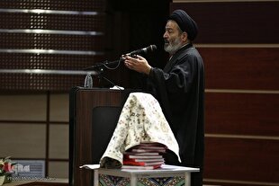 احتجاج و موعظه؛ از جلوه‌های هدایت و روشنگری امام حسین(ع)