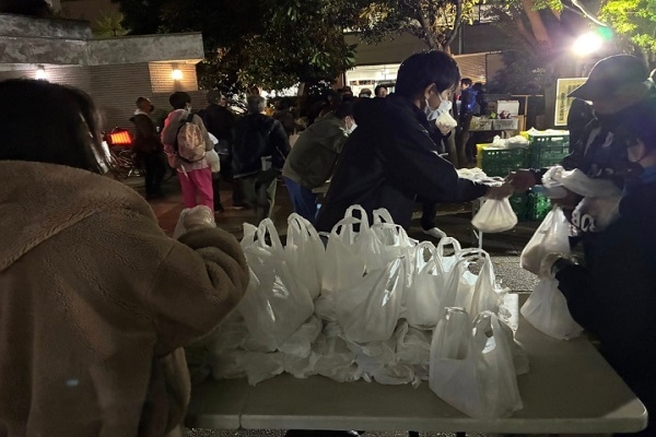 کمپین پذیرایی مسجد پایتخت ژاپن از نیازمندان کمپین پذیرایی مسجد پایتخت ژاپن از نیازمندان