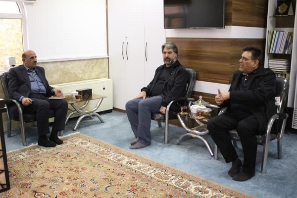 دیدار مدیر مرکز بزرگ اسلامی با تهیه کننده مستند ماموستا شیخ‌الاسلام