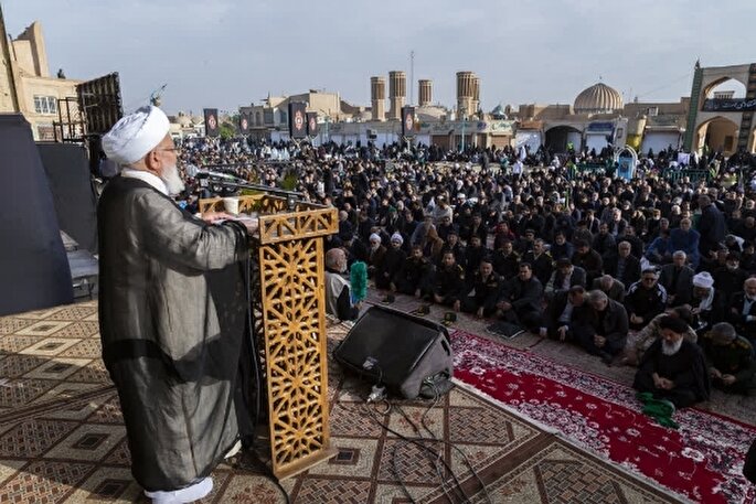 حرکت در مسیر رهبری و ولایت از عوامل موفقیت و پیشرفت است