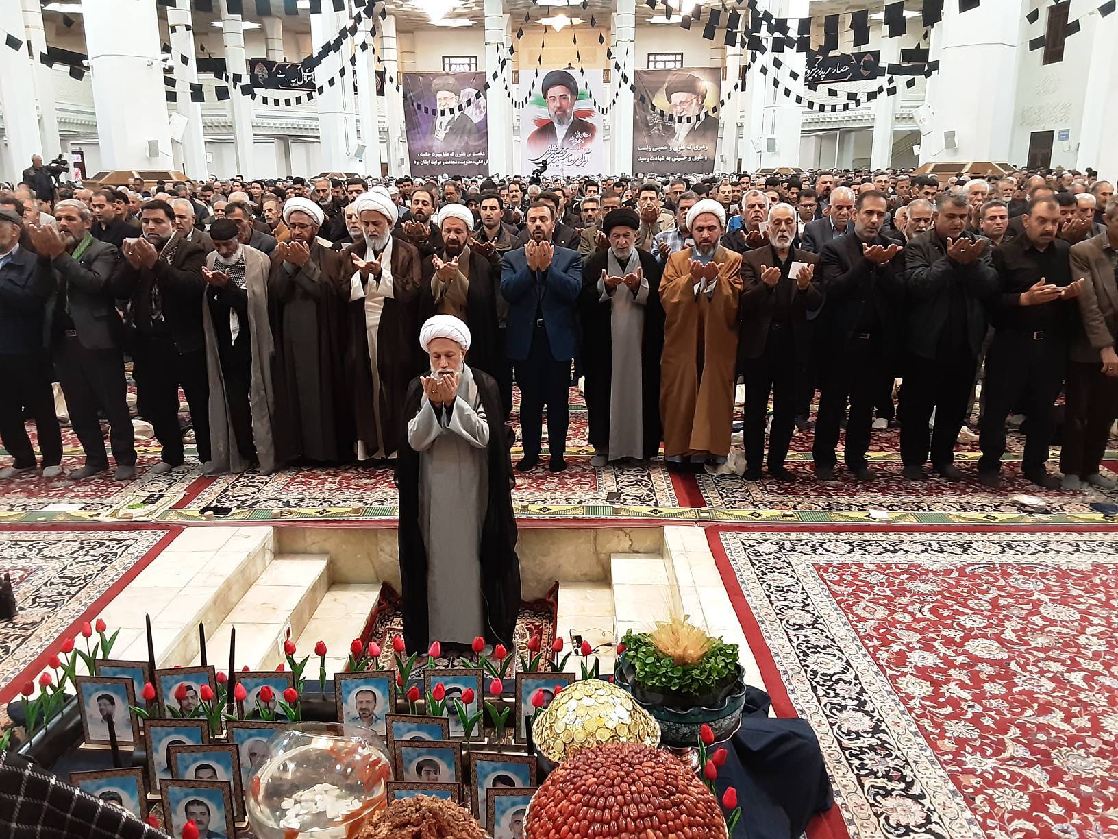 اقامه نماز عید فطر، حرم شاهچراغ