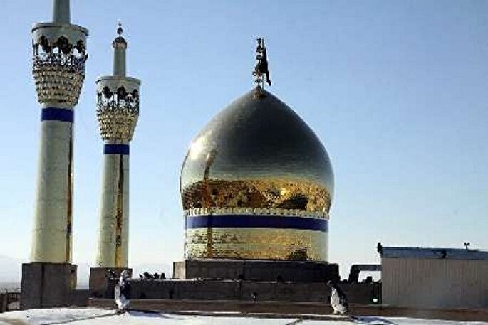 نجات دو نفر از زیر آوار در پی حمله هوایی به ساختمان اداری حسینیه اعظم زنجان