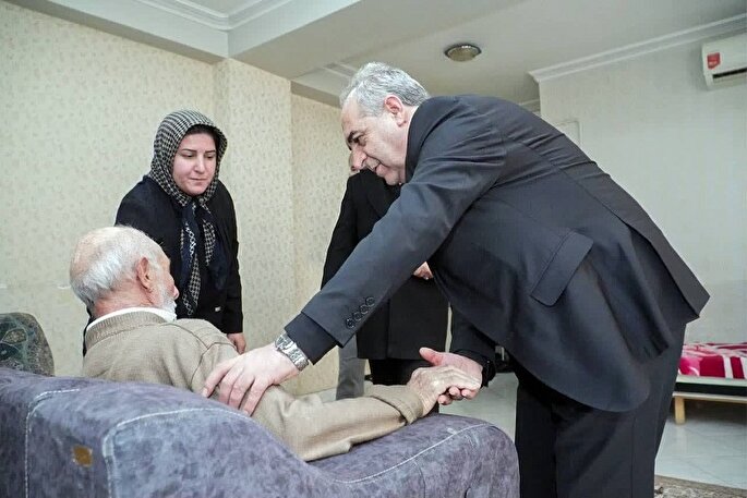 عیادت استاندار آذربایجان شرقی از آسیب‌دیدگان جنگ رمضان