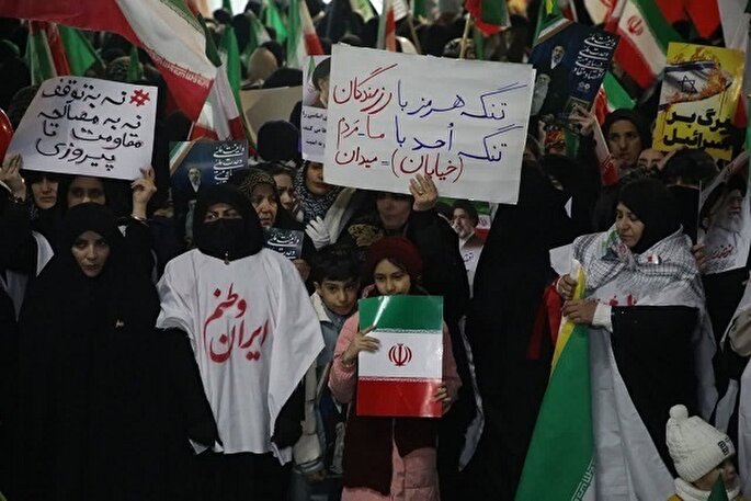 اتحاد ملت ایران دشمن را زمین‌گیر می‌کند