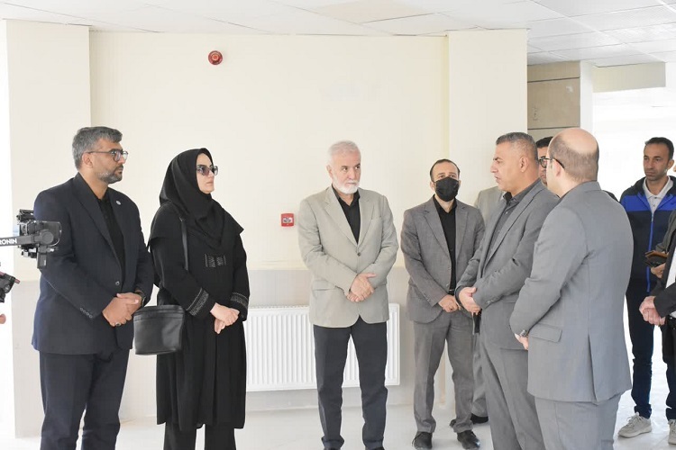 بازدید دبیرکل کتابخانه عمومی از کتابخانه منطقه 11 شیراز