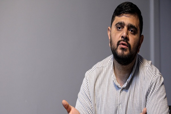 هنر در برابر اقتدار و مقاومت مردم کم می‌آورد