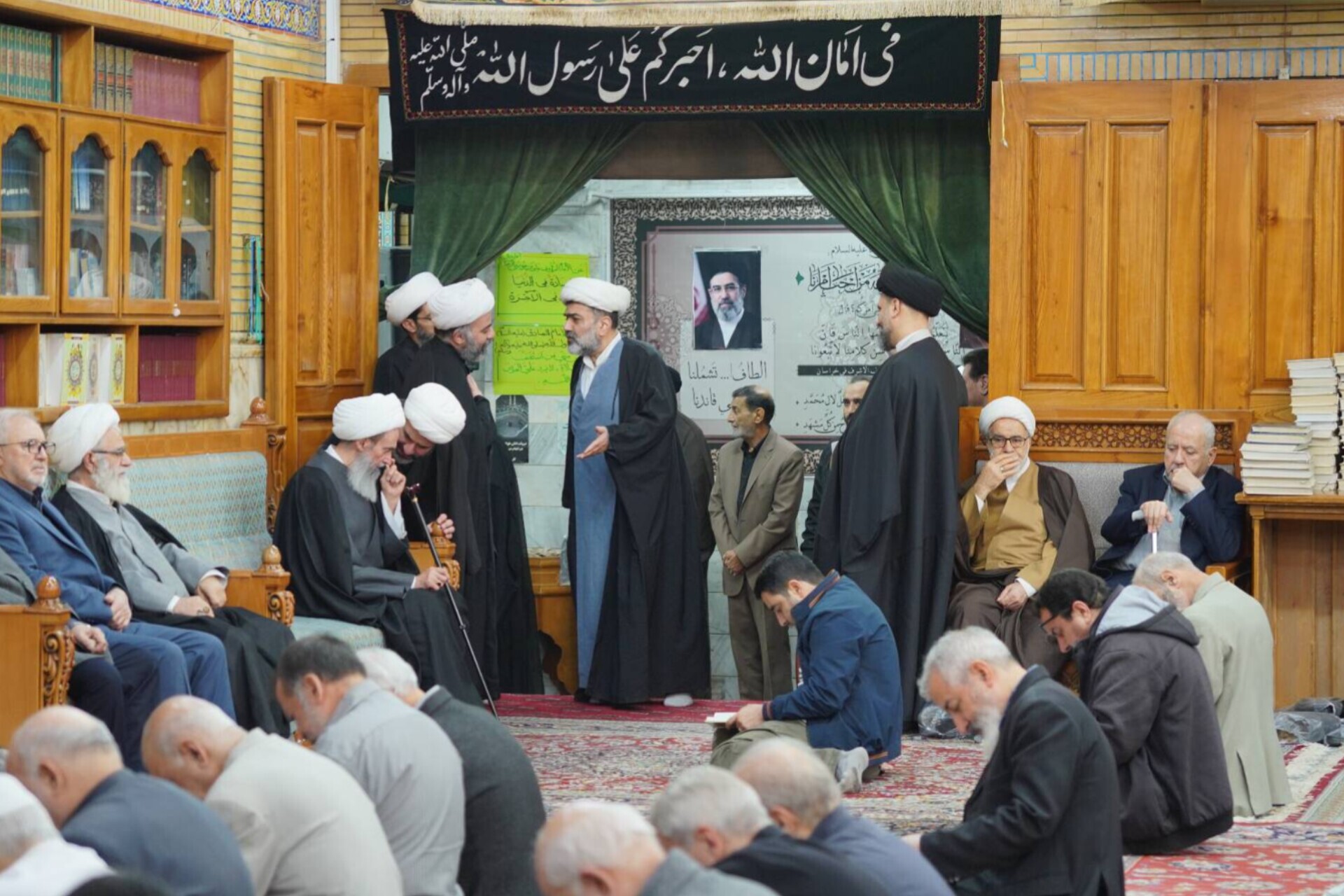 مرکب قلم عالم از خون شهید برتر است