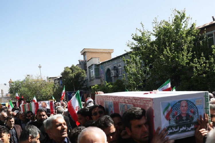وداع باشکوه شیرازی‌ها با شهید «جنگ رمضان»