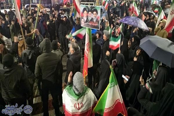 خیابان‌های شهر  بابلسر صحنه اتحاد ملت ایران همراه با باران بهاری