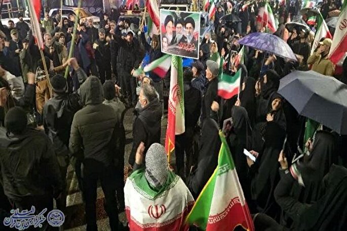 خیابان‌های بابلسر صحنه اتحاد ملت همراه با باران بهاری