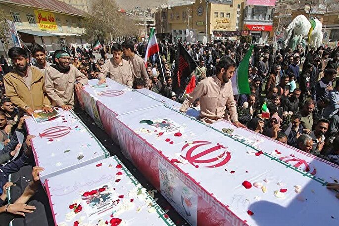 بدرقه لاله‌های گلگون‌کفن در نگین سبز فارس