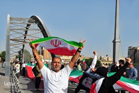 زنجیره انسانی در محکومیت تهدیدات حمله به پل‌ها و نیروگاه‌ها در اهواز