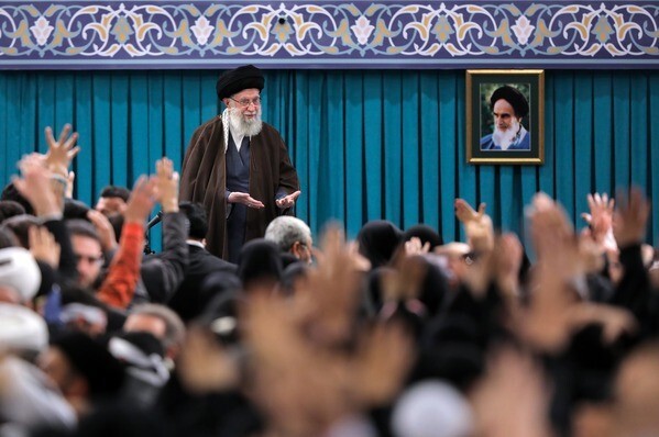 مساله‌ شهید و ایثارگرى، موتور حرکت جامعه است