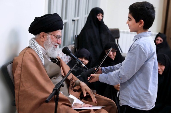 مساله‌ شهید و ایثارگرى، موتور حرکت جامعه است