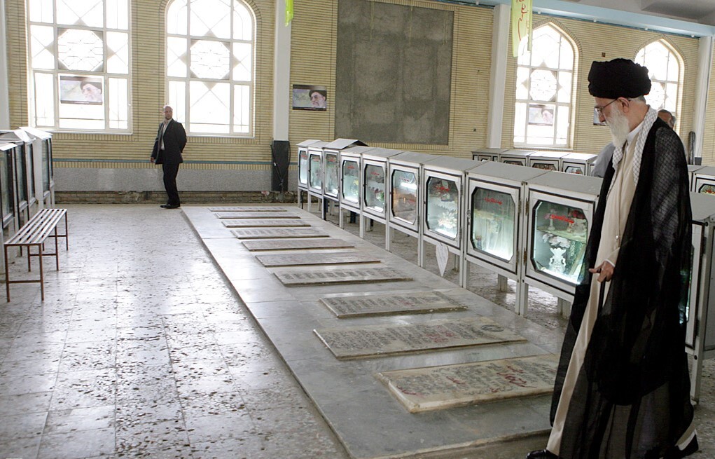 مساله‌ شهید و ایثارگرى، موتور حرکت جامعه است