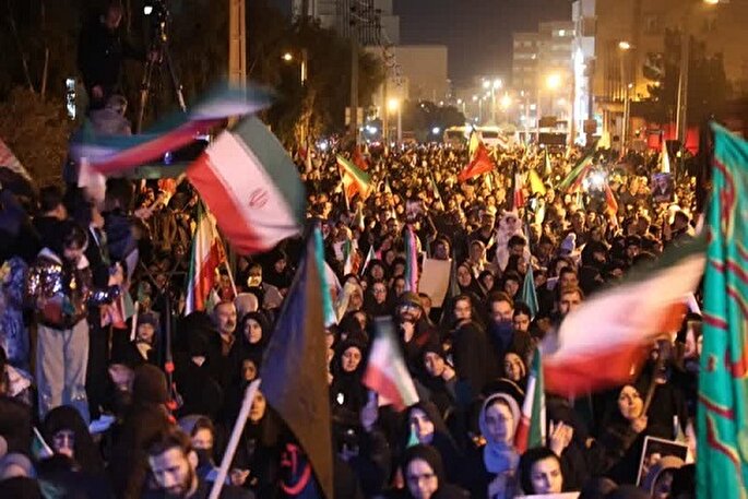 آیین وداع با پیکر پنج شهید جنگ رمضان در سمنان برگزار شد