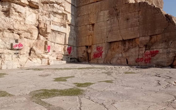 ایوان قدمگاه، ارسنجان  