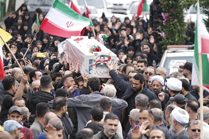 تشییع پیکر مطهر شهید «رضا رزاق» در لاهیجان