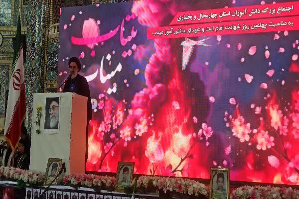 حجت الاسلام فاطمی نماینده ولی فقیه در چهارمحال و بختیاری در اجتماع دانش آموزان استان