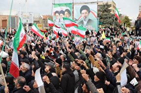 ملت ایران در دفاع از میهن خستگی‌ناپذیر هستند