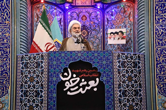 حضور مردم در میدان پشتوانه نیروهای مسلح و مذاکره کنندگان است