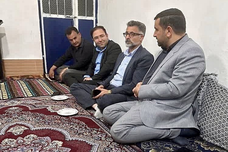 دیدار مدیرکل امور اجتماعی استانداری فارس با خانواده شهید علی اصغر صداقت