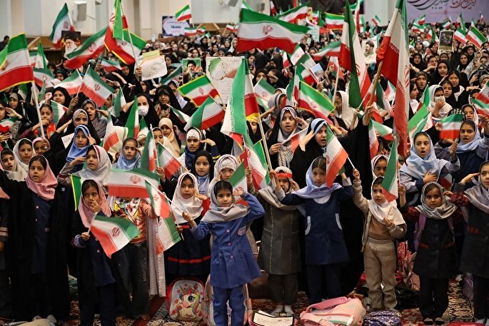 پیمان دانش‌آموزان شیراز با شهدای میناب و «جنگ رمضان»