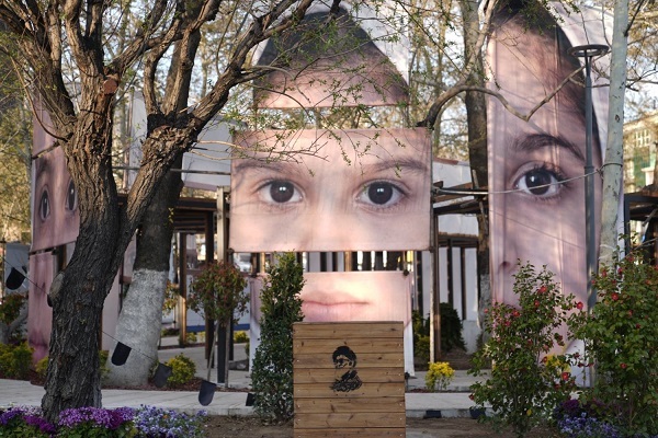 اجرای پروژه چیدمان «چشمان میناب» در میدان تجریش