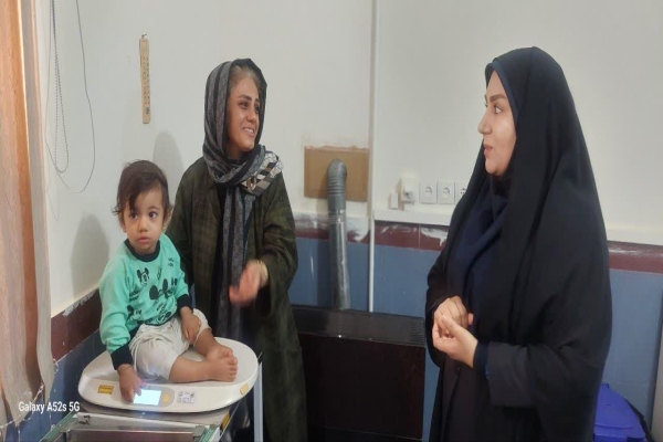 بازدید فاطمه ایرانی مدیر کل امور بانوان استانداری لرستان از خانه بهداشت