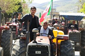 رژه تراکتوری مدافعان امنیت غذایی در خرم‌آباد برگزار شد+ عکس