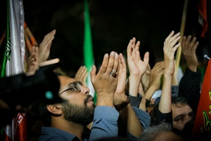 ندبه‌ای در میانه‌ تاریکی