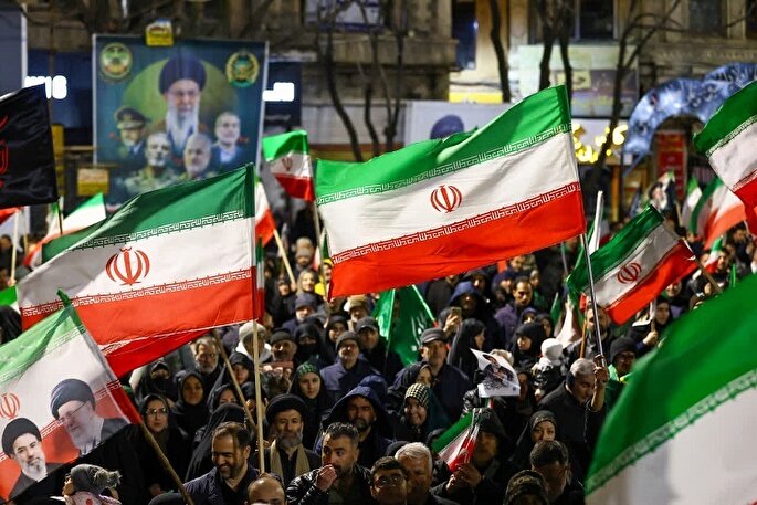 فیلم | روایت پرچمی که ۴۶ شبانه‌روز است در تبریز پایین نیامده