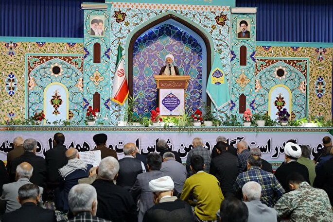 عکس | نماز جمعه ساری به امامت آیت‌الله‌ محمدی‌لائینی