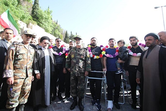 شیراز بازماندگان دریادل «دنا» را به آغوش کشید